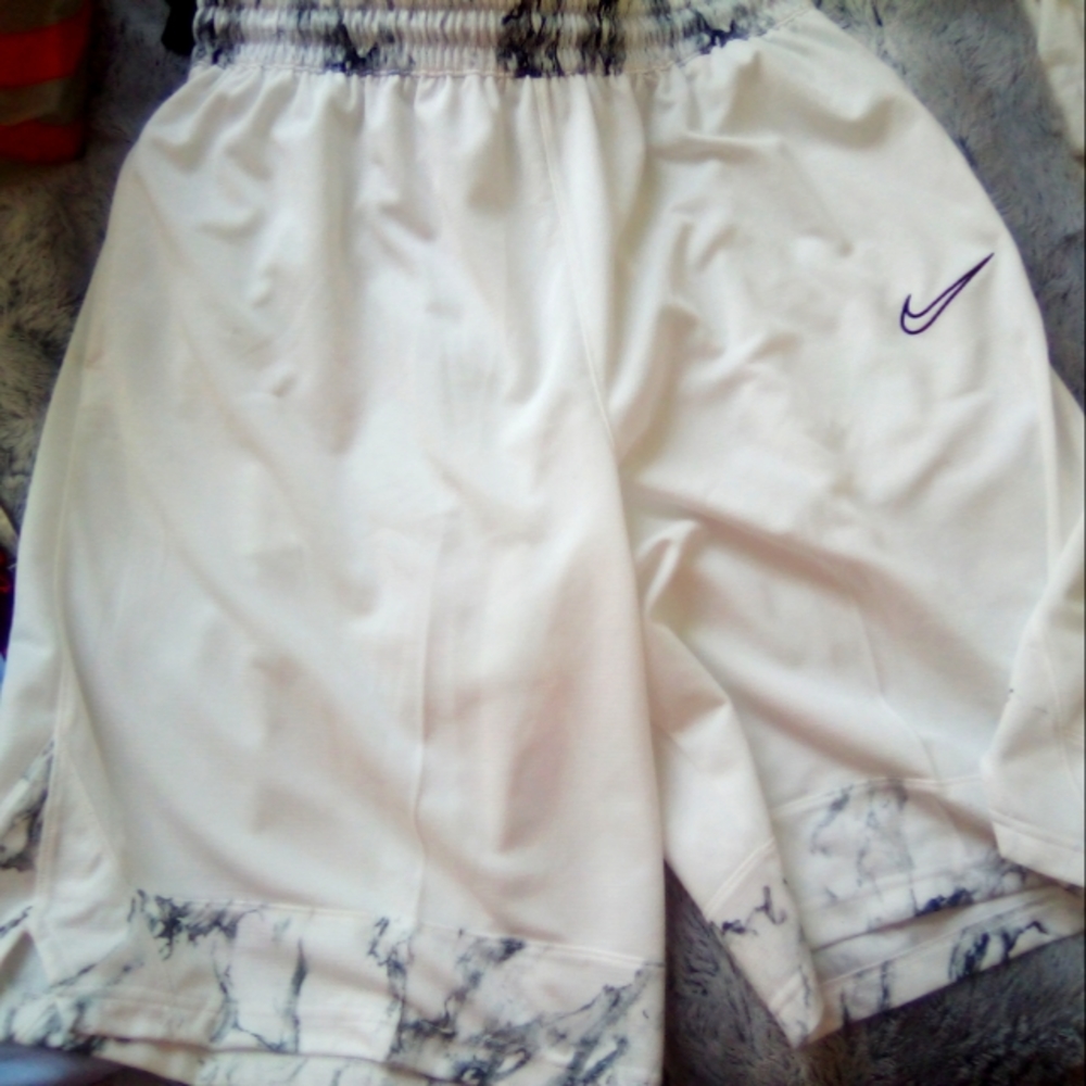 4 Brand Nike shorts size xl